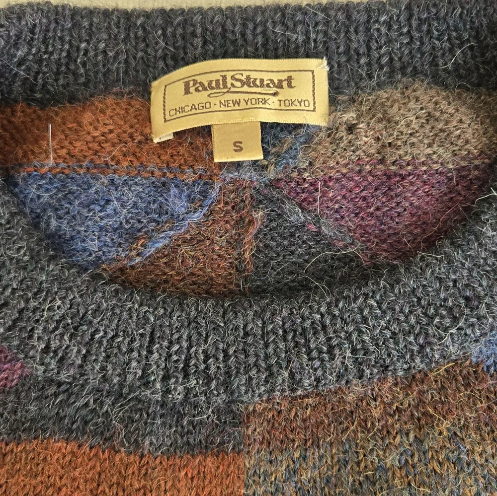 Paul Stuart soft patterned